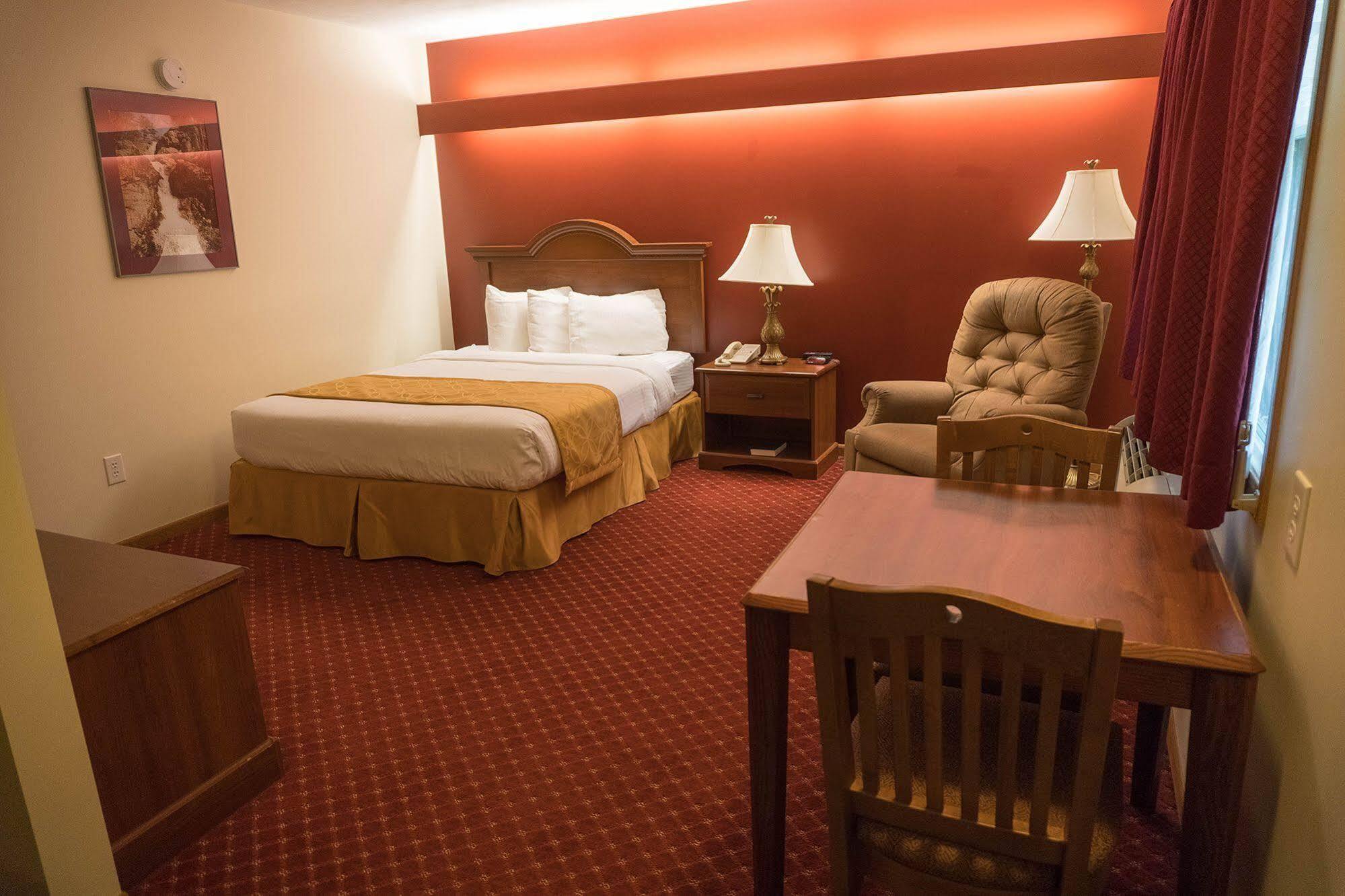 Shepherd Mountain Inn & Suites Pilot Knob Buitenkant foto