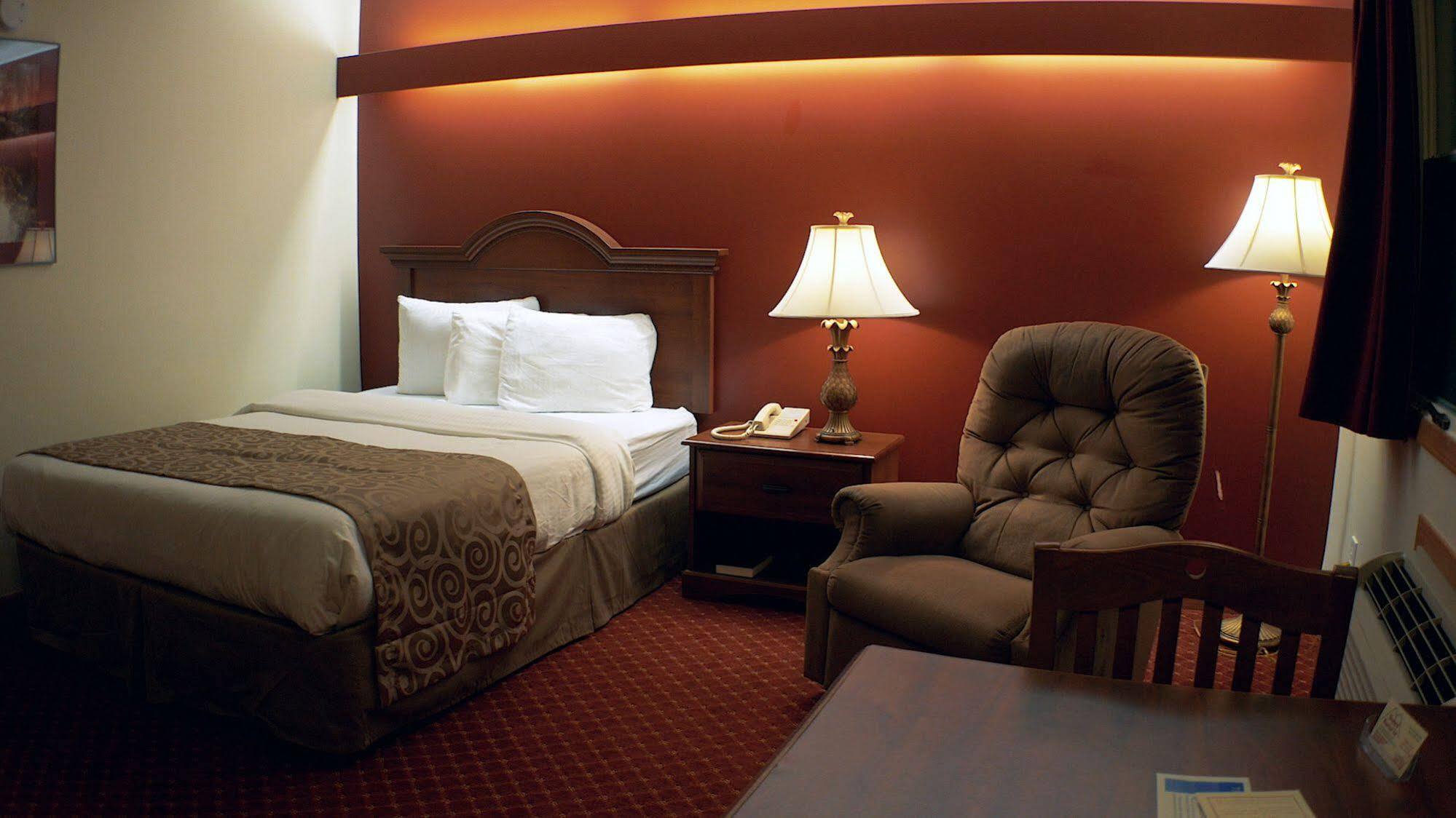 Shepherd Mountain Inn & Suites Pilot Knob Buitenkant foto