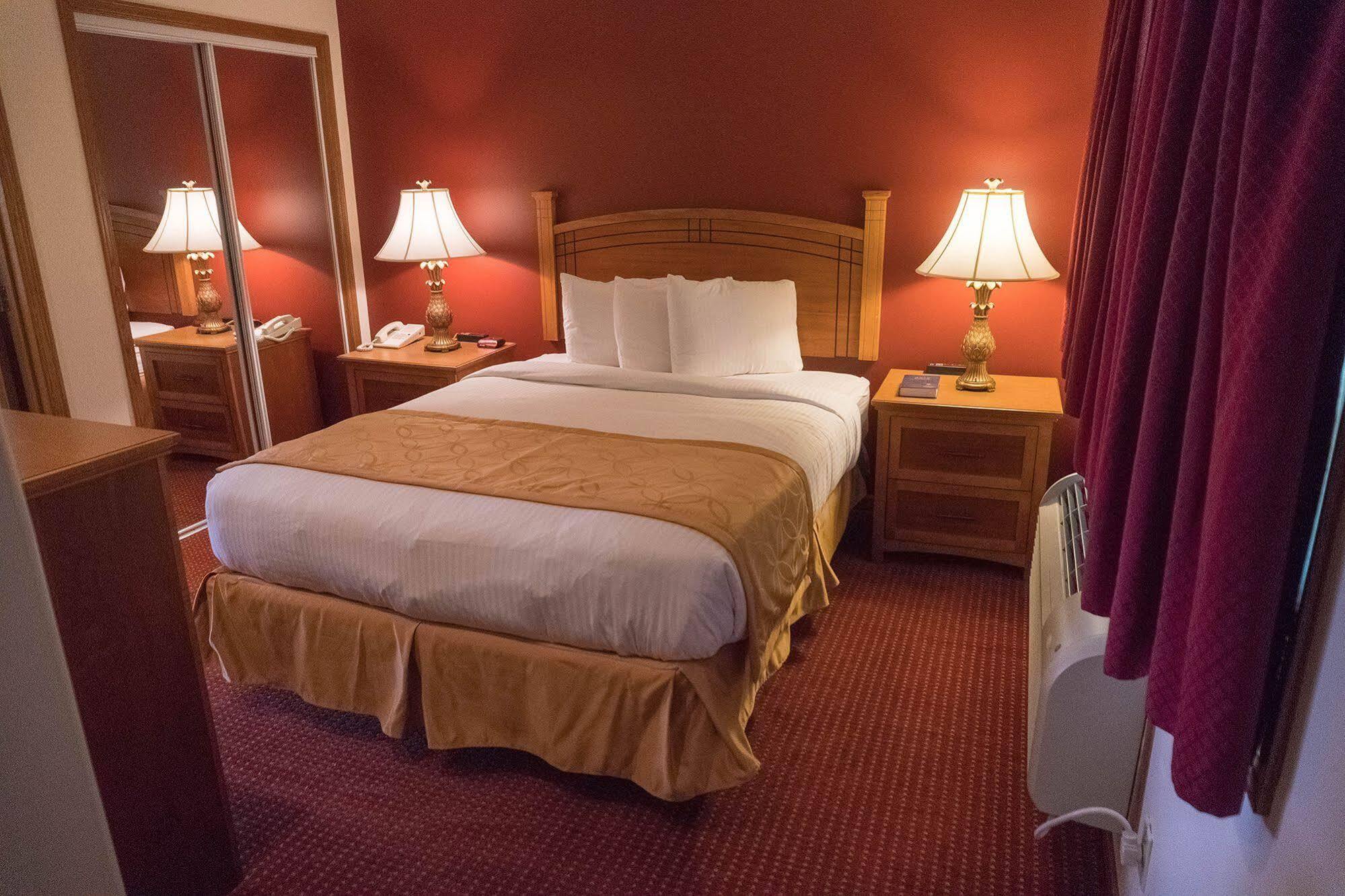 Shepherd Mountain Inn & Suites Pilot Knob Buitenkant foto