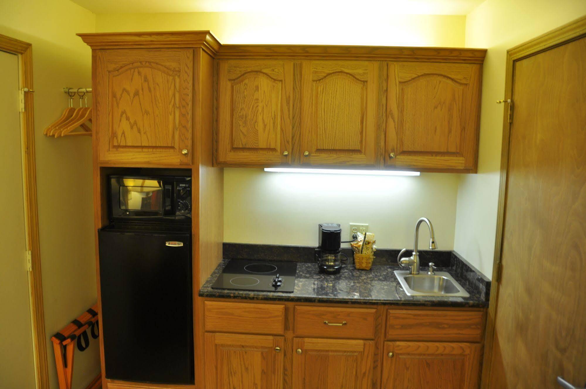 Shepherd Mountain Inn & Suites Pilot Knob Buitenkant foto